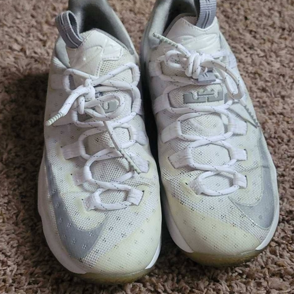 Mens Nike Air LeBron 13 lows 'Metallic Silver' - Picture 9 of 9